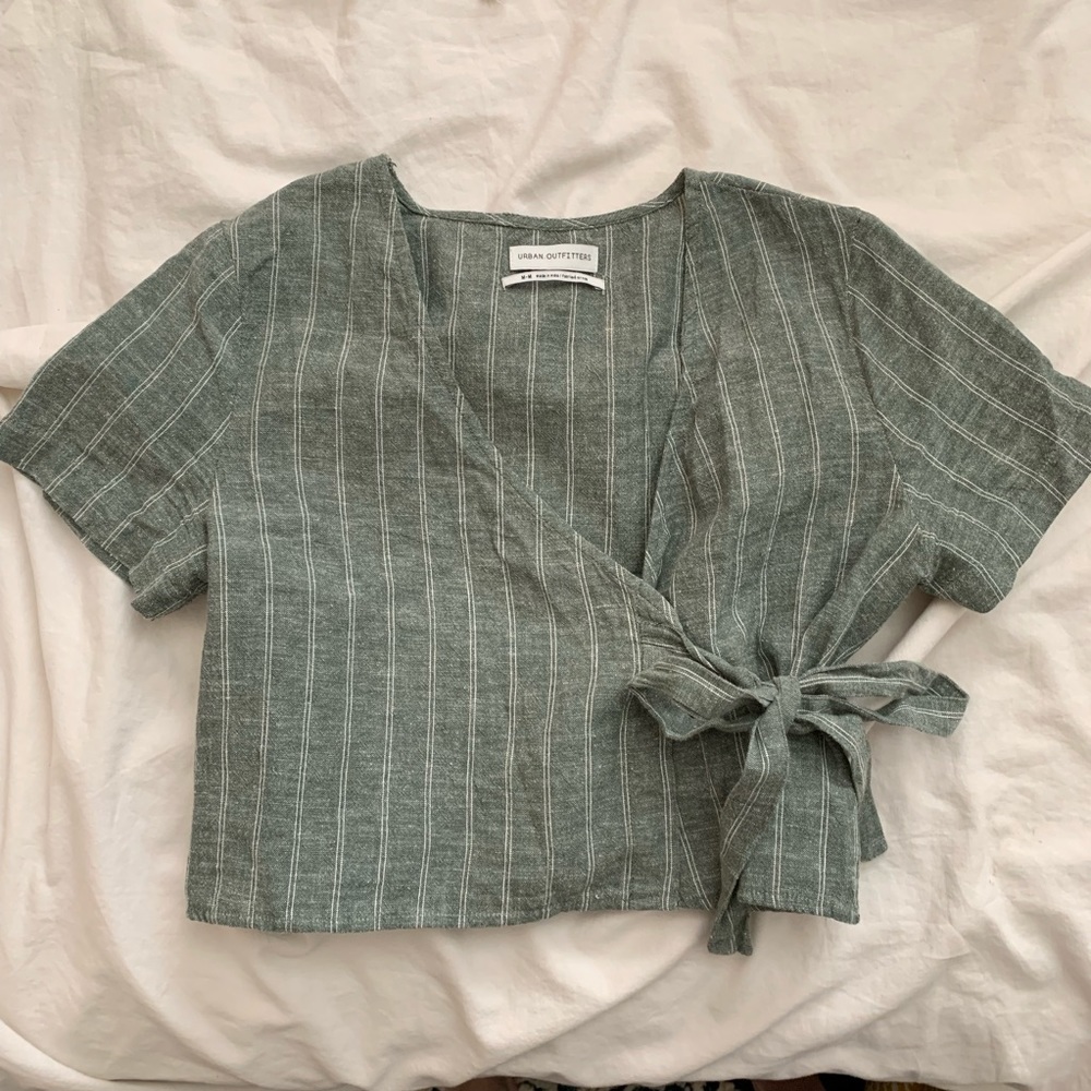Crop Twist-Tie Shirt